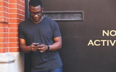 Why Your Job Candidates Want You to Text, Not Call